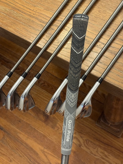 Titleist T100S Iron Set (5-GW) / Steelfiber i95 S shafts (stiff)