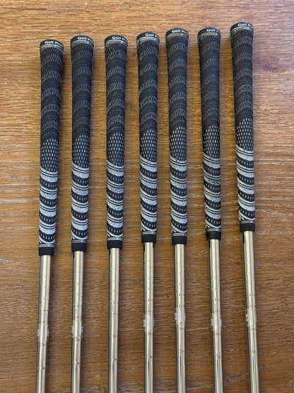 Ping G10 Iron Set (5-UW) / AWT R shaft (regular)