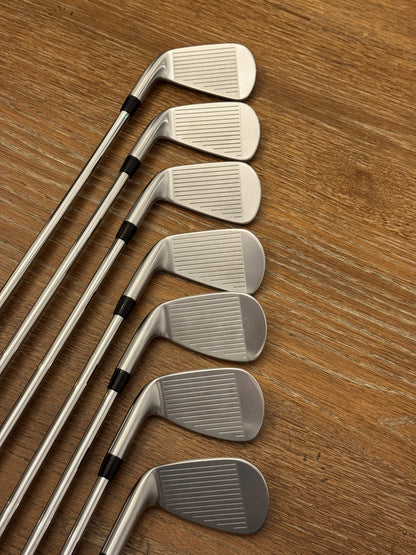 Titleist T250 ‘25 Iron Set (4-PW) / True Temper AMT Black S shafts (stiff)