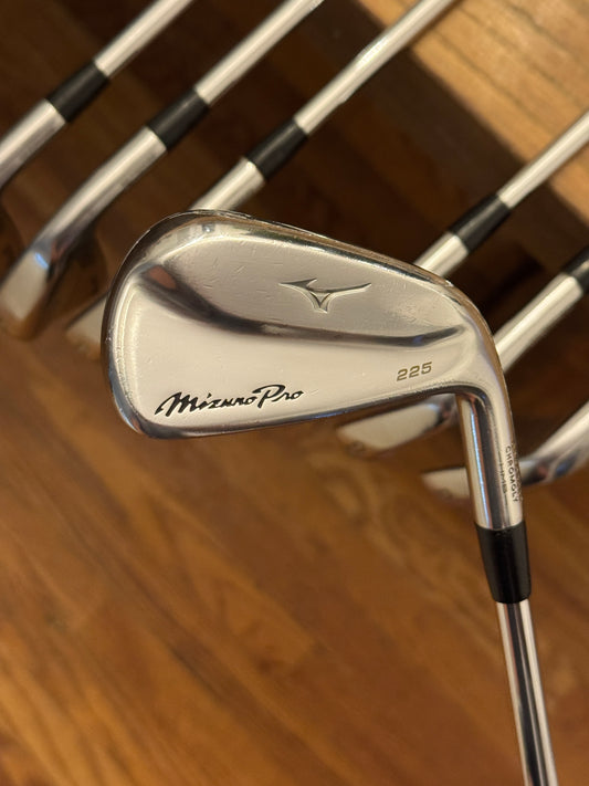 Mizuno Pro 225 Iron Set (4-PW) / Project X 6.0 shafts (stiff)
