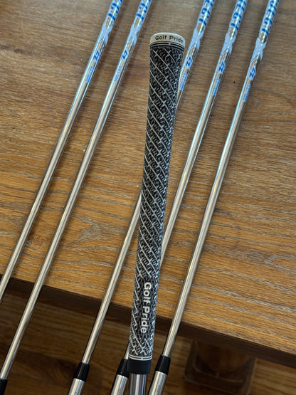 *MINT* Titleist T200 ‘23 Iron Set (5-PW) / Project X LZ 6.0 shafts (stiff)