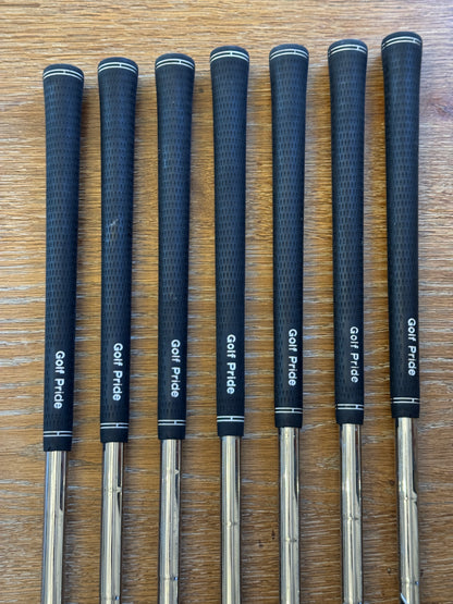 Titleist 718 AP2 Iron Set (4-PW) / AMT Black S300 shafts (stiff)