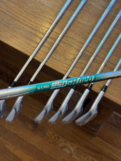 *BRAND NEW* Mizuno JPX 925 Hot Metal Iron Set (5-GW) / N.S. Pro 950 GH Neo S shafts (stiff)
