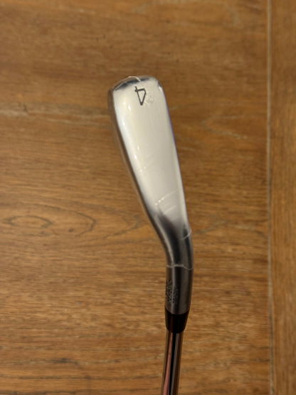 *BRAND NEW* Mizuno JPX 925 Hot Metal Pro 4-iron / Dynamic Gold 105 S300 shaft (stiff)