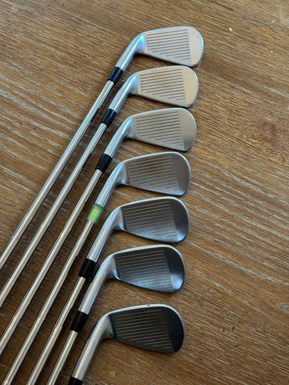 Titleist 714 CB Iron Set (4-PW) / Dynamic Gold S400 shafts (stiff)