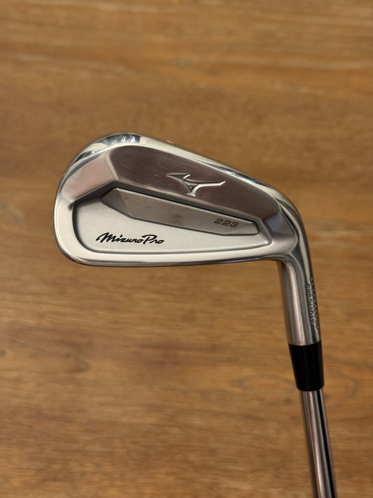 Mizuno Pro 223 4-iron +1/2” / N.S. Pro Modus3 Tour115 shaft (stiff)