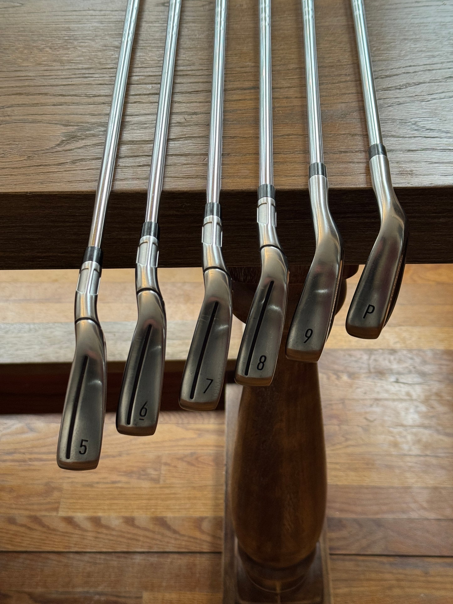 Taylormade Qi Iron Set (5-PW) / KBS MAX MT 85R shafts (regular)