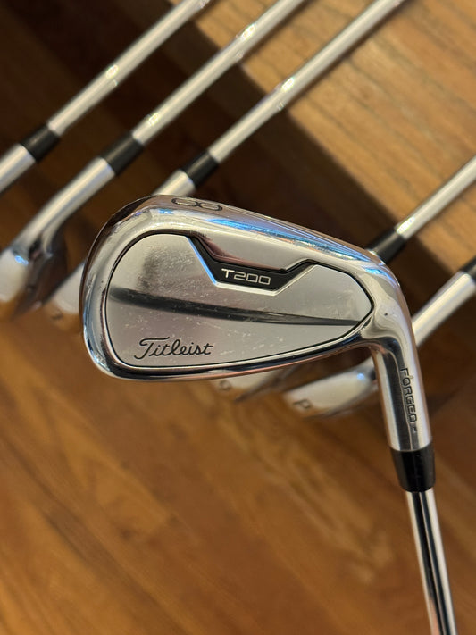 Titleist T200 Iron Set (5-PW) / N.S. Pro 850 shafts Regular