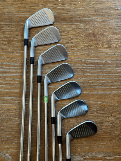 Titleist 714 CB Iron Set (4-PW) / Dynamic Gold S400 shafts (stiff)