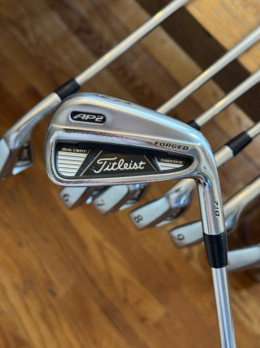 Titleist 710 AP2 Iron Set (4-PW) / True Temper Dynamic Gold shafts (stiff)