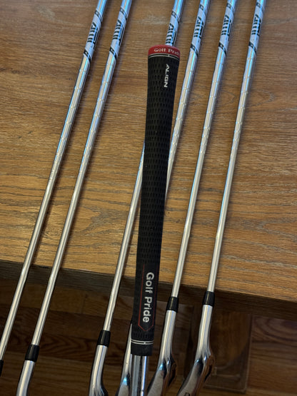 Titleist 718 AP3 Iron Set (4-PW) / AMT Black S300 shafts Stiff