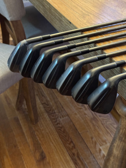 Taylormade P790 ‘25 Gunmetal Black Iron Set (4-PW) / BLACKED N.S. Pro Modus3 Tour105 shafts (stiff)