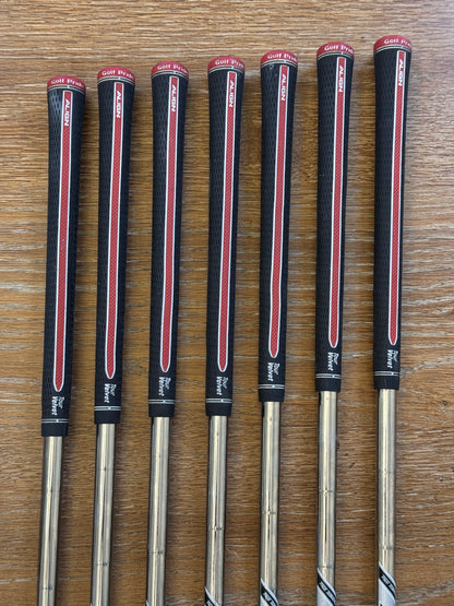 Titleist 718 AP3 Iron Set (4-PW) / AMT Black S300 shafts Stiff