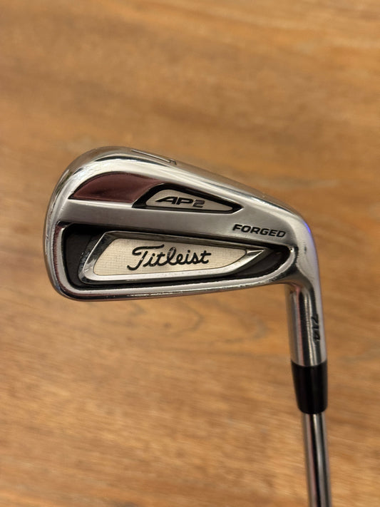 Titleist 714 AP2 7-iron / Dynamic Gold X100 shaft (xtra stiff)