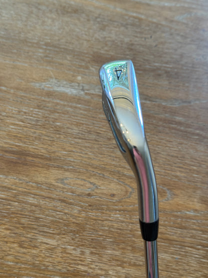 Titleist T200 ‘19 4-Iron / AMT Black S300 shaft (stiff)
