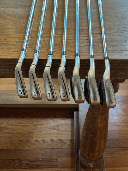 Taylormade Qi Iron Set LH (5-AW) / KBS Max MT 85 R shafts (regular)