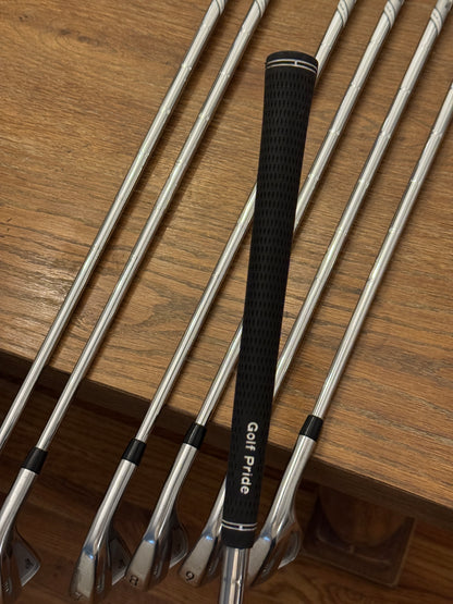 Titleist T100 Iron Set (4-PW) / AMT Tour White X100 shafts (xtra stiff)