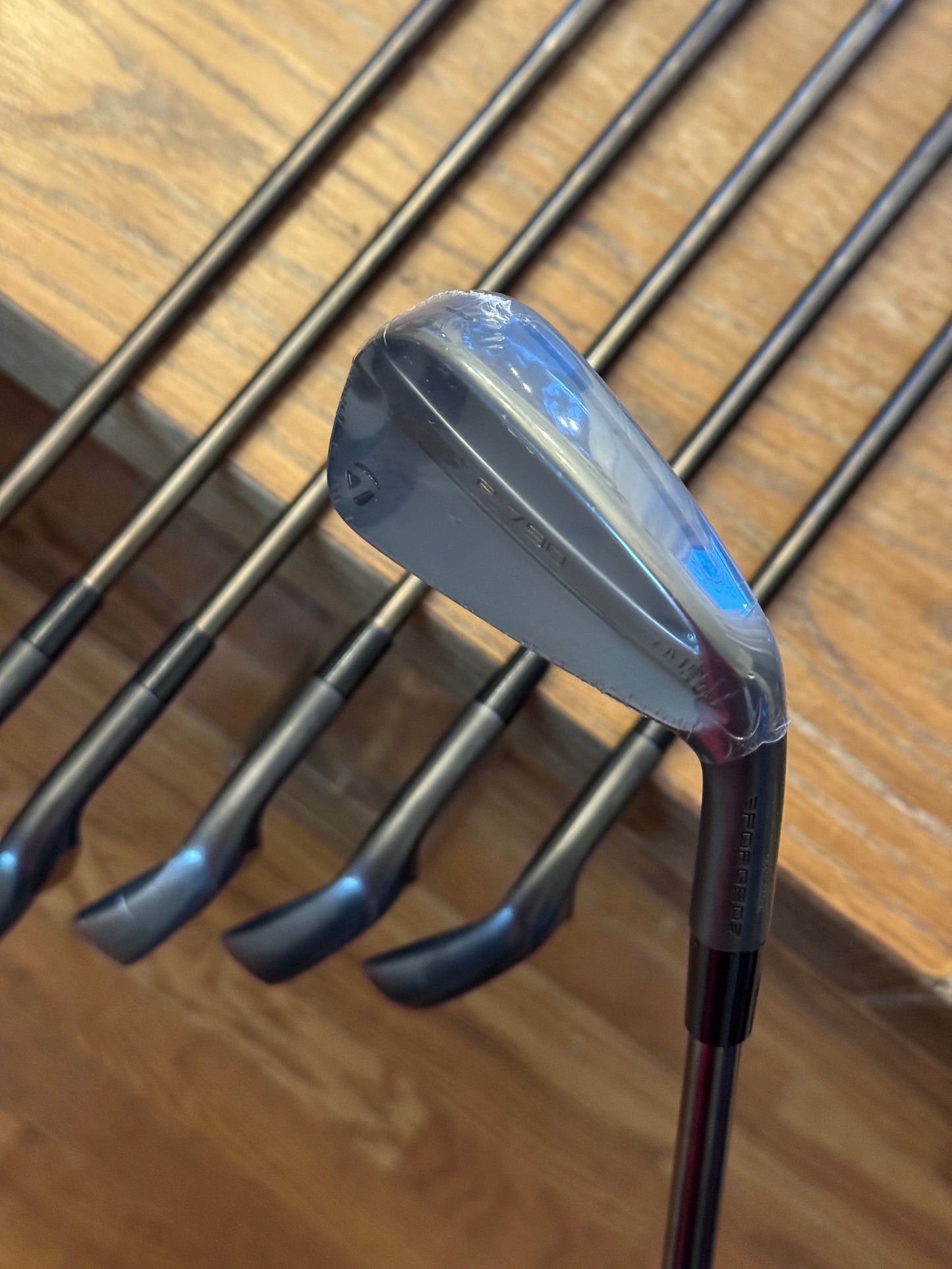 Taylormade P790 ‘25 Gunmetal Black Iron Set (4-PW) / BLACKED N.S. Pro Modus3 Tour105 shafts (stiff)