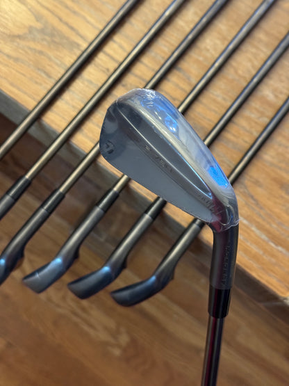 Taylormade P790 ‘25 Gunmetal Black Iron Set (4-PW) / BLACKED N.S. Pro Modus3 Tour105 shafts (stiff)
