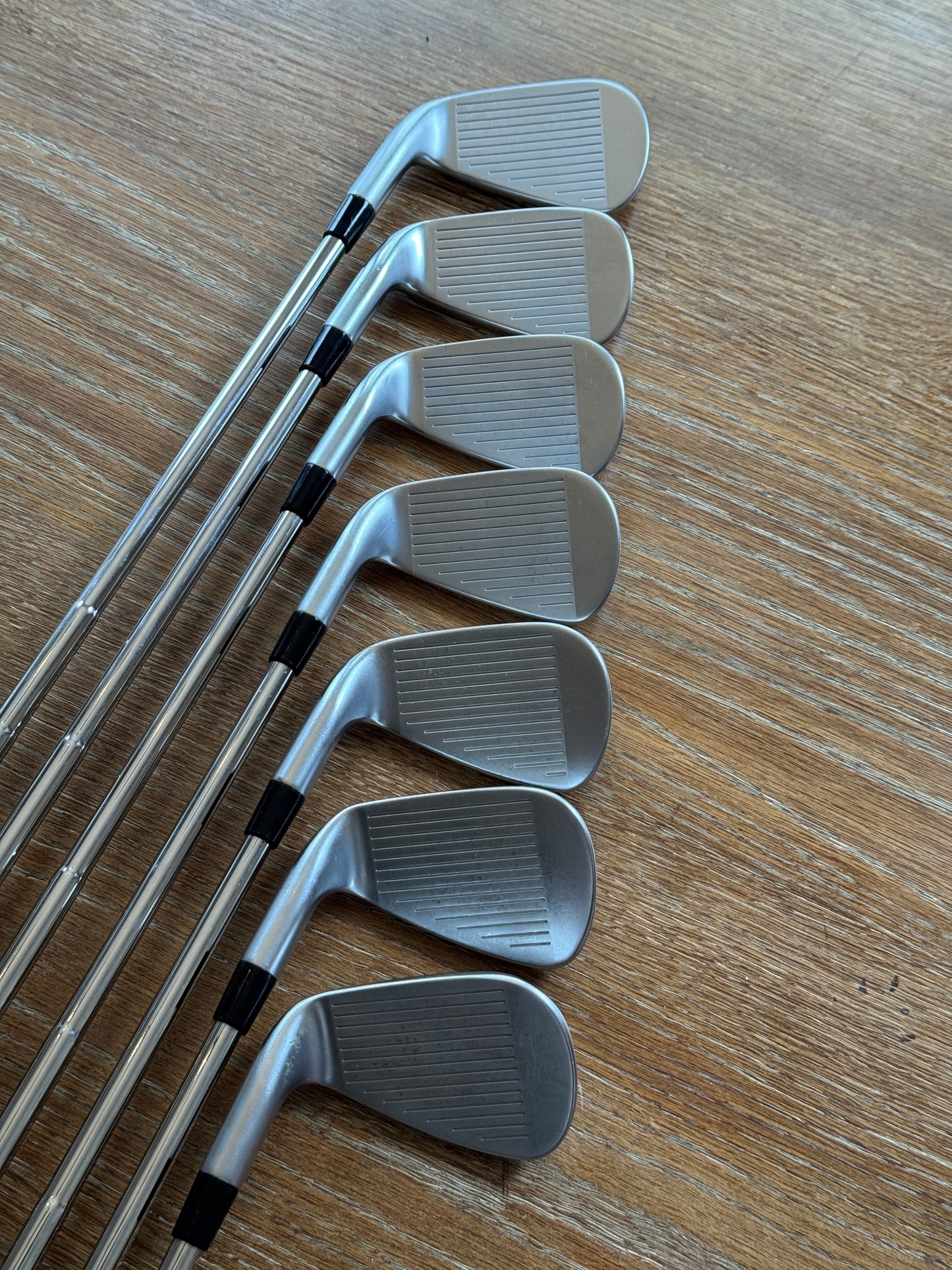 Callaway Apex AI300 Iron Set (4-PW) / Dynamic Gold MID 115 shafts (stiff)