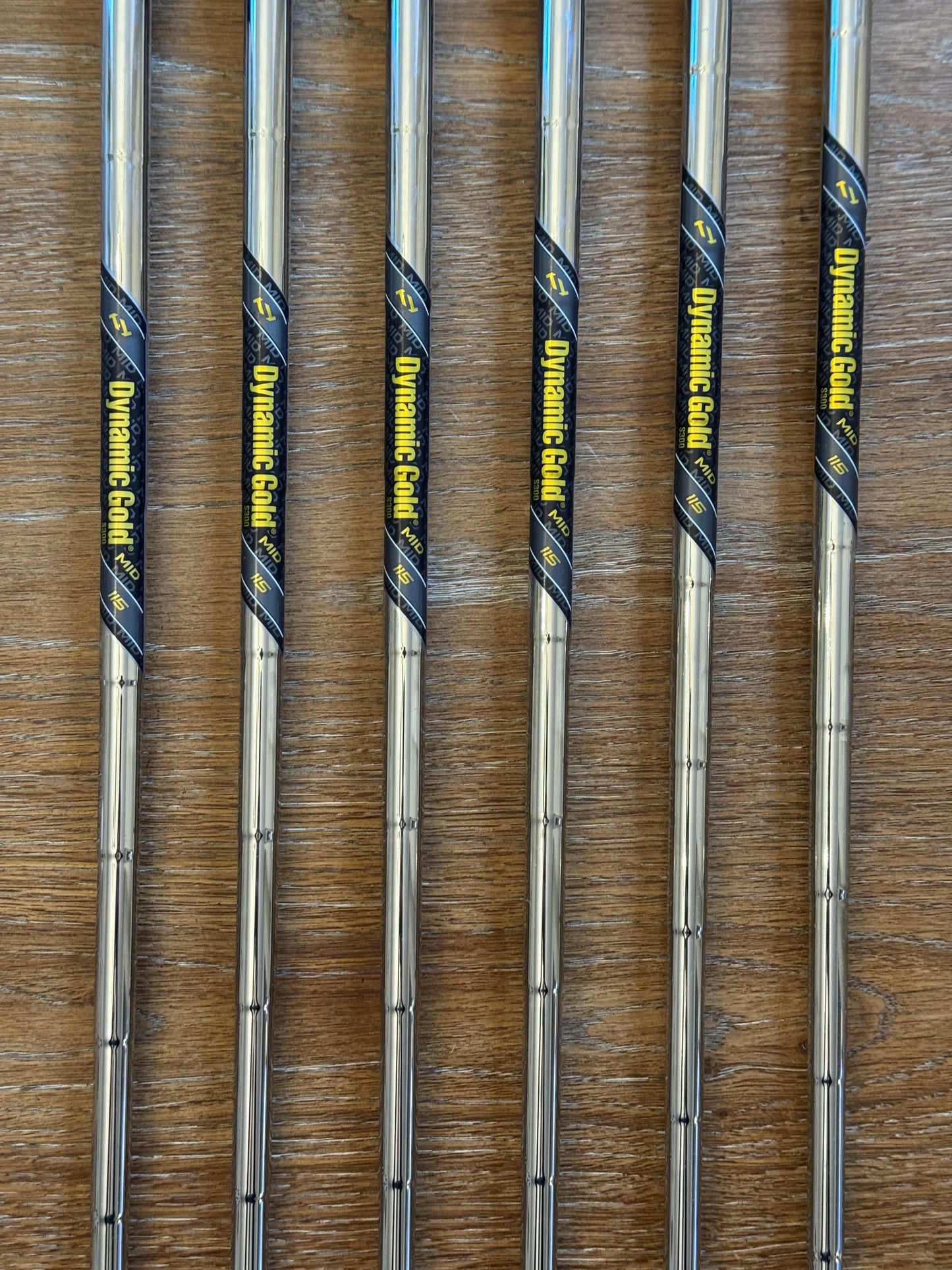Mizuno JPX 925 Hot Metal Black Iron Set (6-GW) / Dynamic Gold MID S300 shafts (stiff)