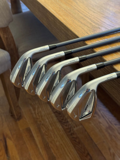 Mizuno JPX 923 Iron Set (6-PW) / Fujikura Pro 95 R shafts (regular)