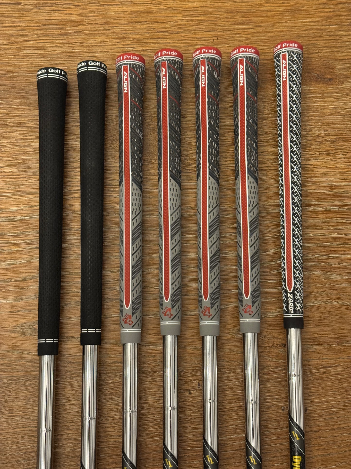 *MINT* Srixon ZXi5 Forged ‘25 Iron Set LH (4-PW) / Dynamic Gold MID S300 shafts (stiff)