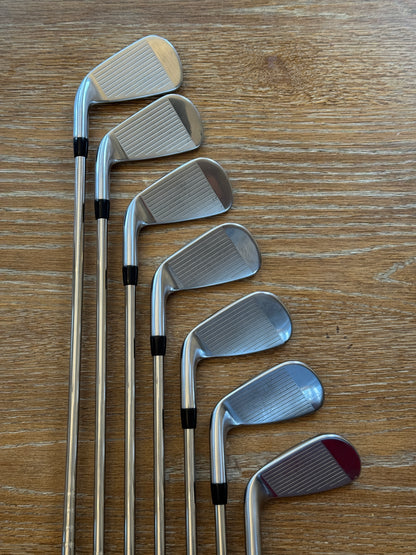 *MINT* Titleist 718 AP3 Iron Set -1/2” (4-PW) / AMT Black R300 shafts (regular)