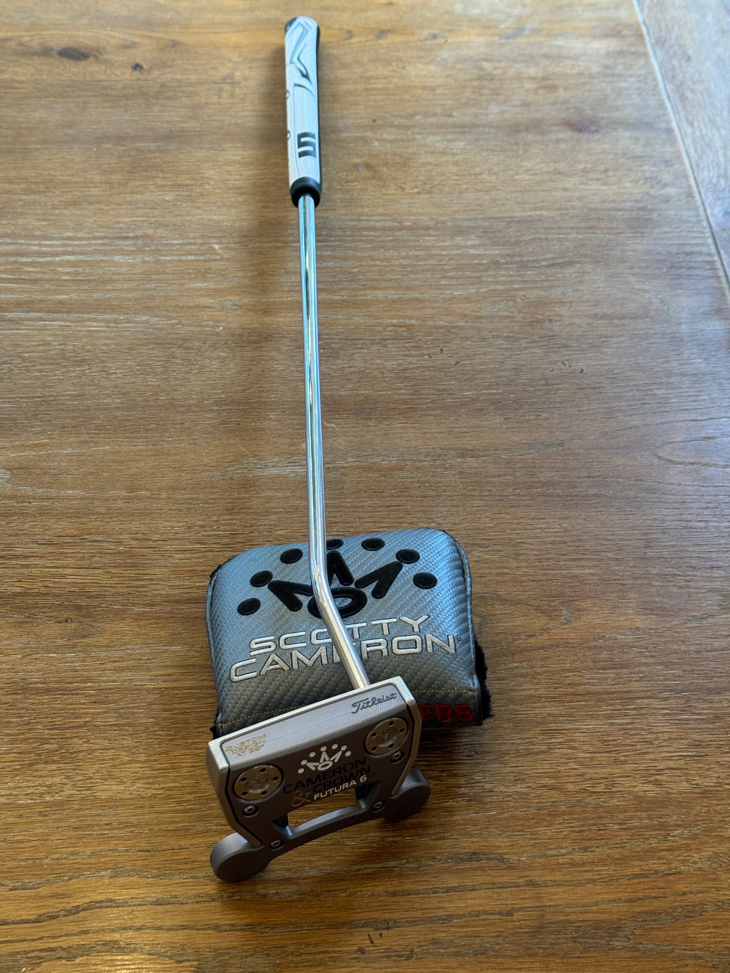 Titleist Scotty Cameron & Crown Futura 6M Putter (33”)