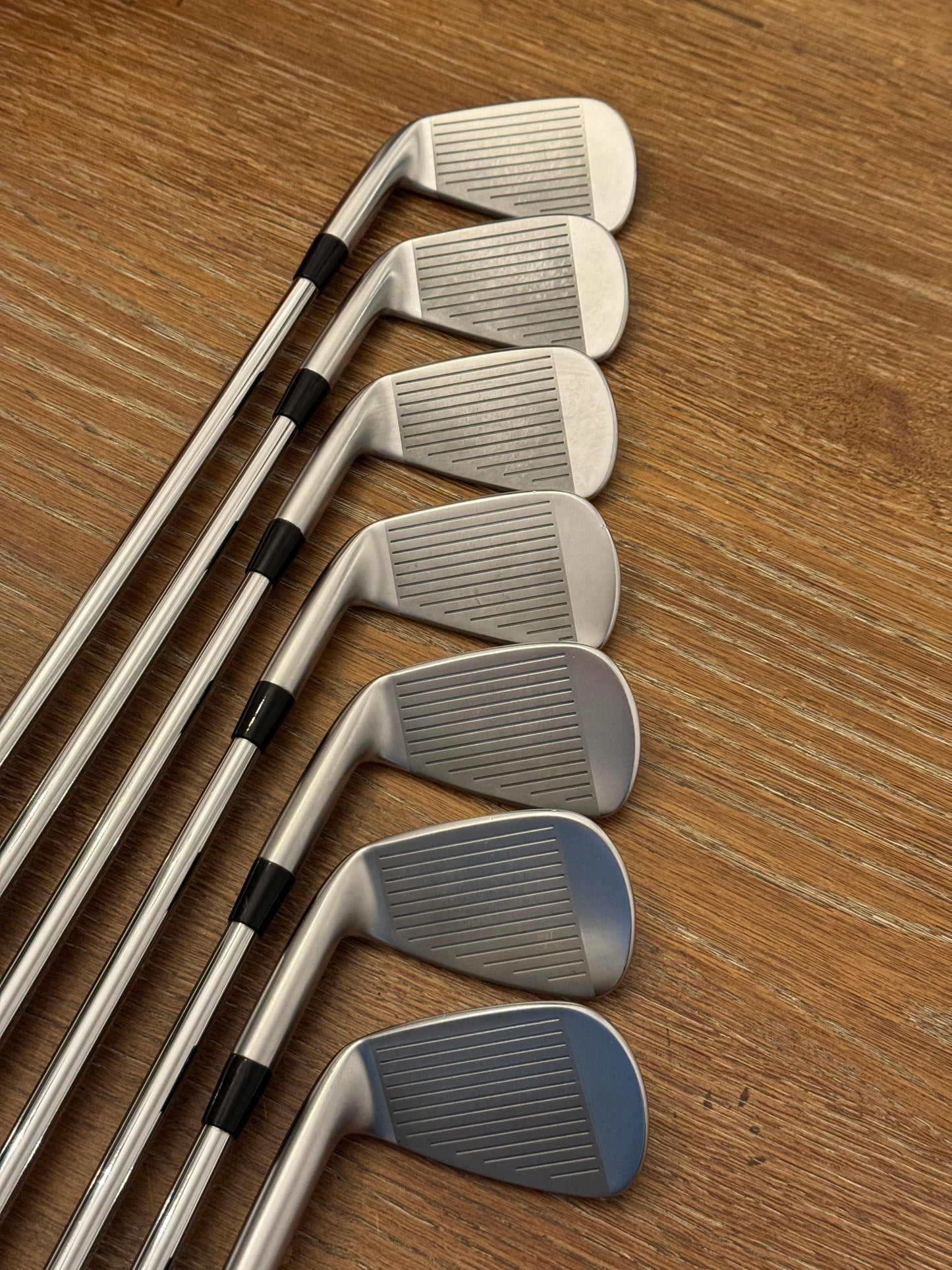 Mizuno JPX 923 Tour Iron Set (4-PW) / Dynamic Gold S300 shafts Stiff