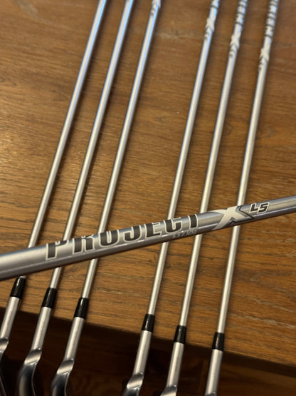 Ping G425 LH Iron Set (4-PW) / Project X LS 6.5 125g shafts (xtra stiff)