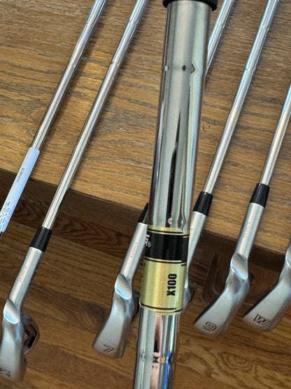 Ping G425 Iron Set - black dot (4-PW) / Dynamic Gold X100 shafts (xtra stiff)