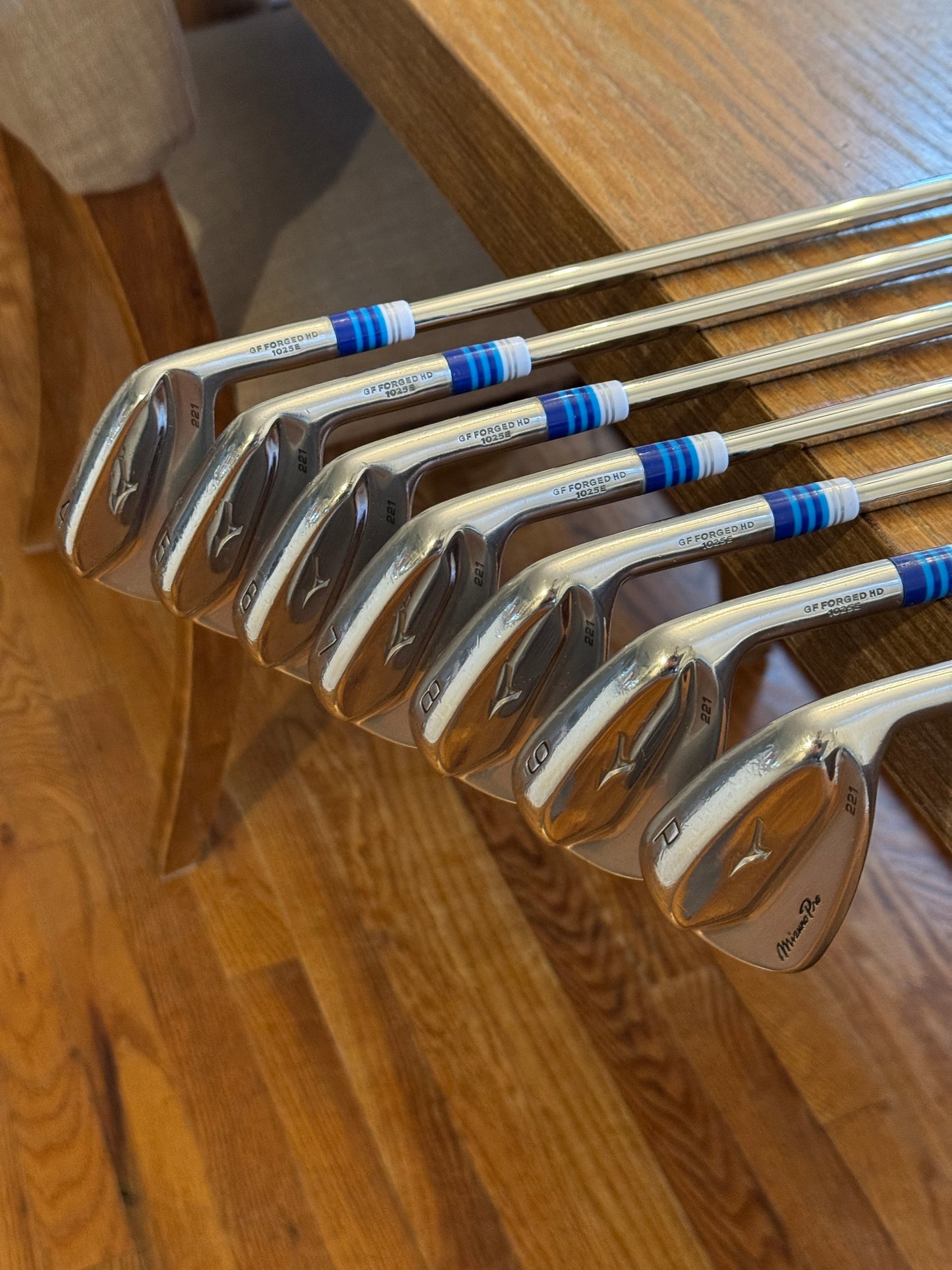 Mizuno Pro 221 Iron Set (4-PW) / Dynamic Gold S400 shafts (stiff)