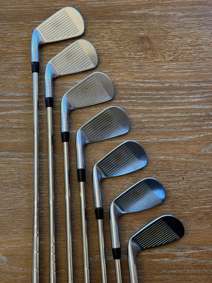 Titleist 718 AP2 Iron Set (4-PW) / AMT Black S300 shafts (stiff)