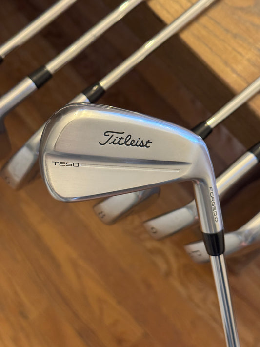 Titleist T250 ‘25 Iron Set +1/2” (4-PW) / AMT Black S shafts (stiff)