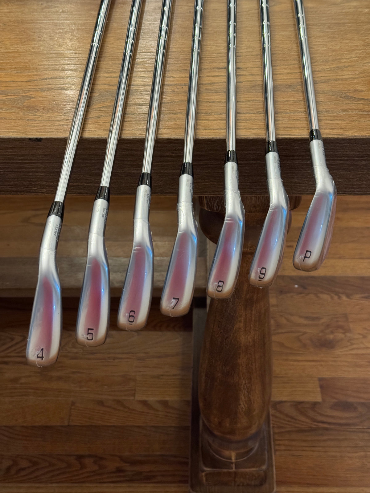 *BRAND NEW* Mizuno JPX 925 Hot Metal Pro Iron Set (4-PW) / Dynamic Gold 105 S300 shafts (stiff)