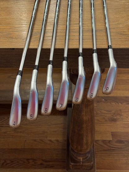 *BRAND NEW* Mizuno JPX 925 Hot Metal Pro Iron Set (4-PW) / Dynamic Gold 105 S300 shafts (stiff)