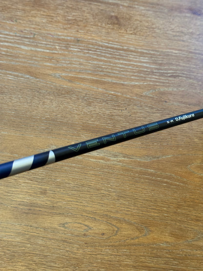 Taylormade Qi35 Driver LH (10.5°) / Fujikura Ventus Blue 5-R shaft (regular)