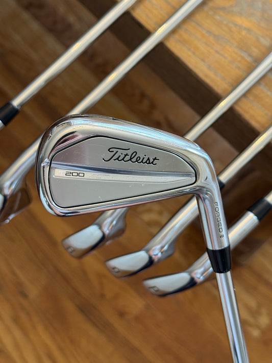 *MINT* Titleist T200 ‘23 Iron Set (5-PW) / Project X LZ 6.0 shafts (stiff)