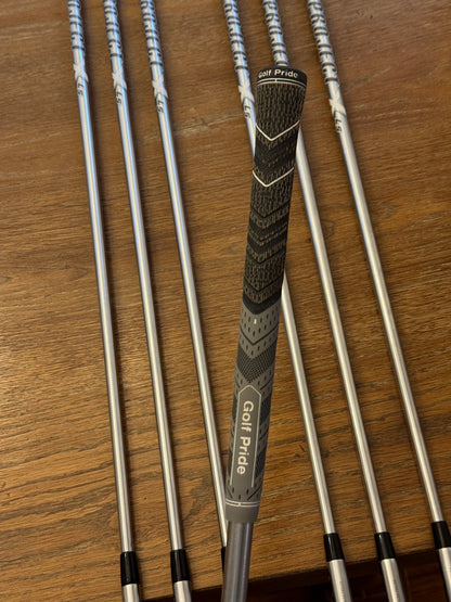Ping G425 LH Iron Set (4-PW) / Project X LS 6.5 125g shafts (xtra stiff)