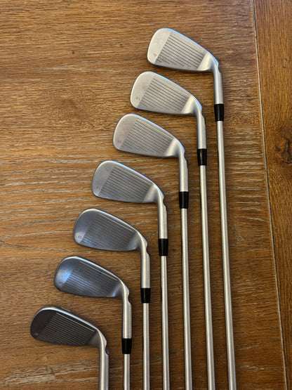 Ping G425 LH Iron Set (4-PW) / Project X LS 6.5 125g shafts (xtra stiff)