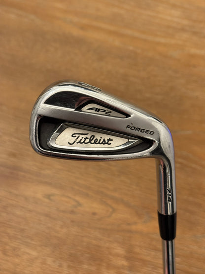 Titleist 714 AP2 8-iron / Dynamic Gold X100 shaft (xtra stiff)