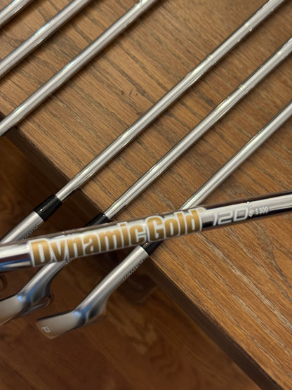 Mizuno JPX 923 Tour Iron Set (4-PW) / Dynamic Gold S300 shafts Stiff