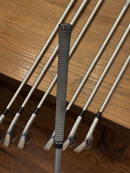 Mizuno Pro 223 Iron Set (4-PW) / Project X LS 6.5 125g shafts (xtra stiff)