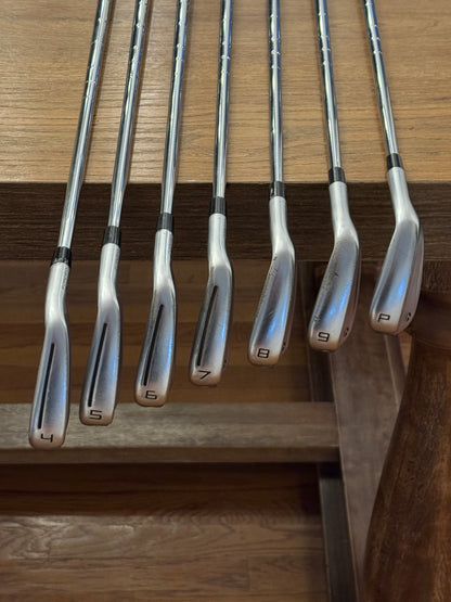 Taylormade P790 Iron Set (4-PW) / Dynamic Gold S300 shafts Stiff
