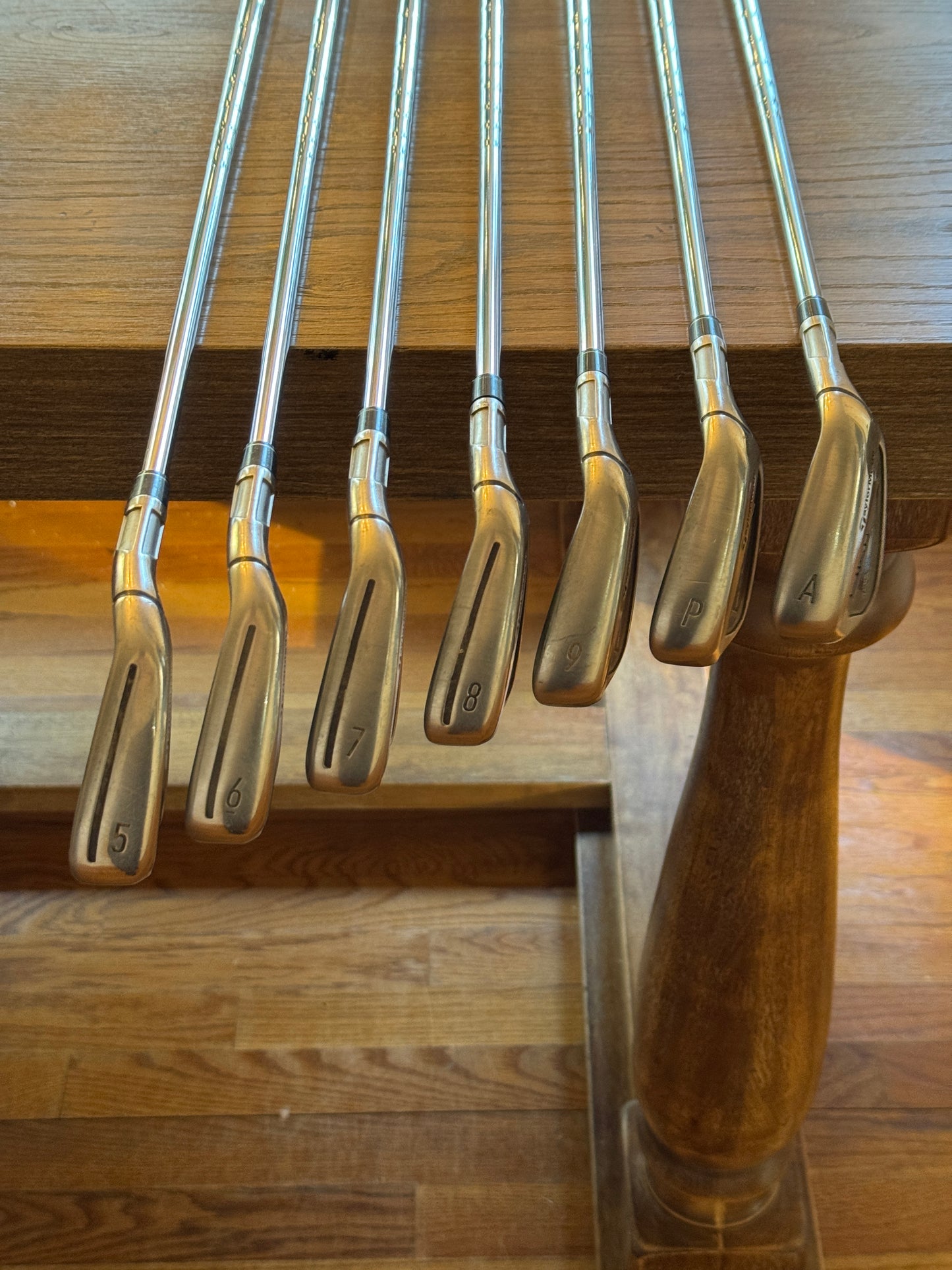 Taylormade Sim2 Max Iron Set (5-AW) / KBS Max MT 85 shafts Stiff