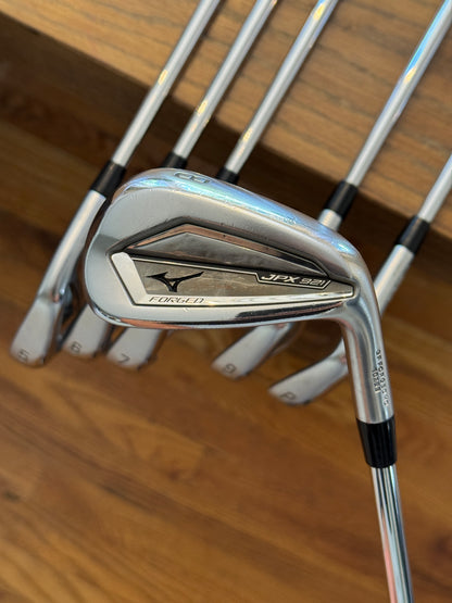 Mizuno JPX 921 Forged Iron Set (5-PW) / N.S. Pro 950 GH R shafts (regular)