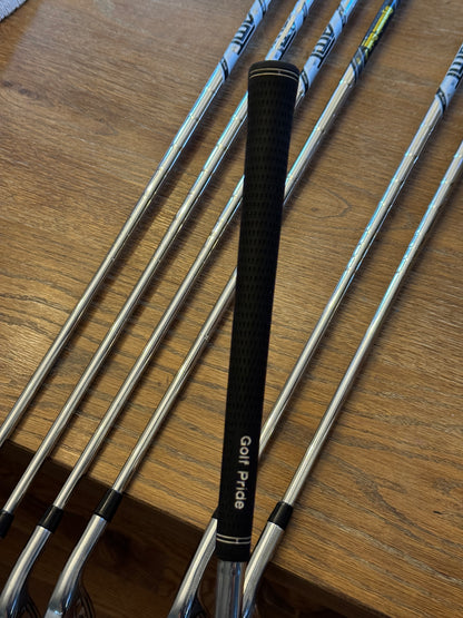 Titleist 718 AP2 Iron Set (4-PW) / AMT Black S300 shafts (stiff)