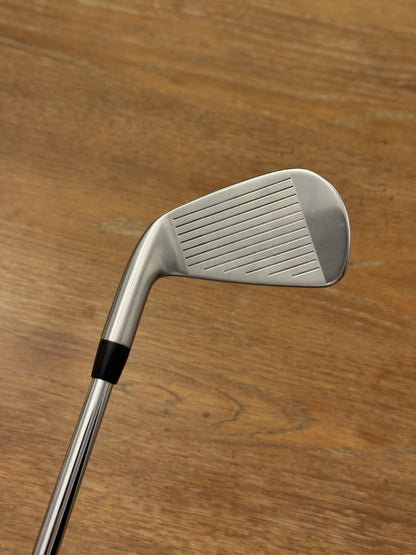 Titleist T100 ‘21 4-iron / AMT Tour White S300 shaft (stiff)