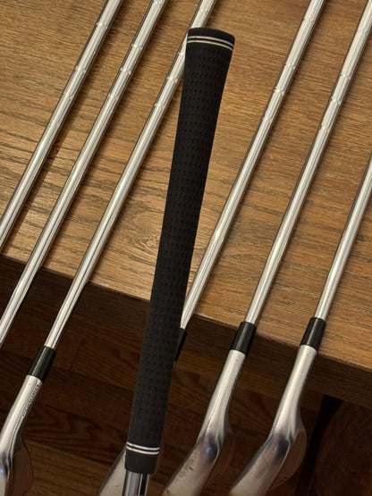 Taylormade P790 Iron Set (4-PW) / Dynamic Gold S300 shafts Stiff